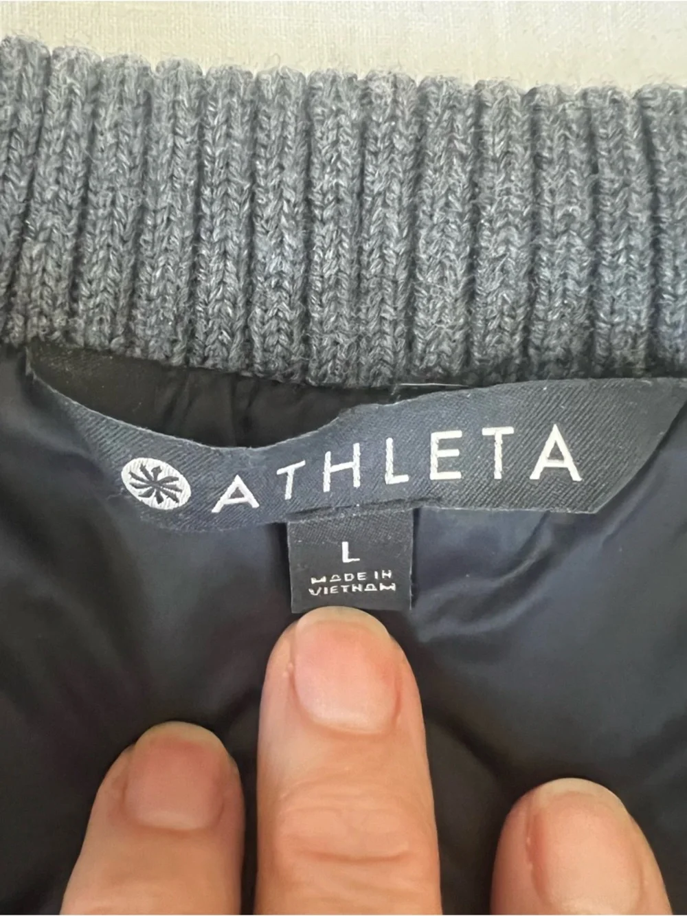 Athleta Cropped Puffer Vest - Picture 3 of 9